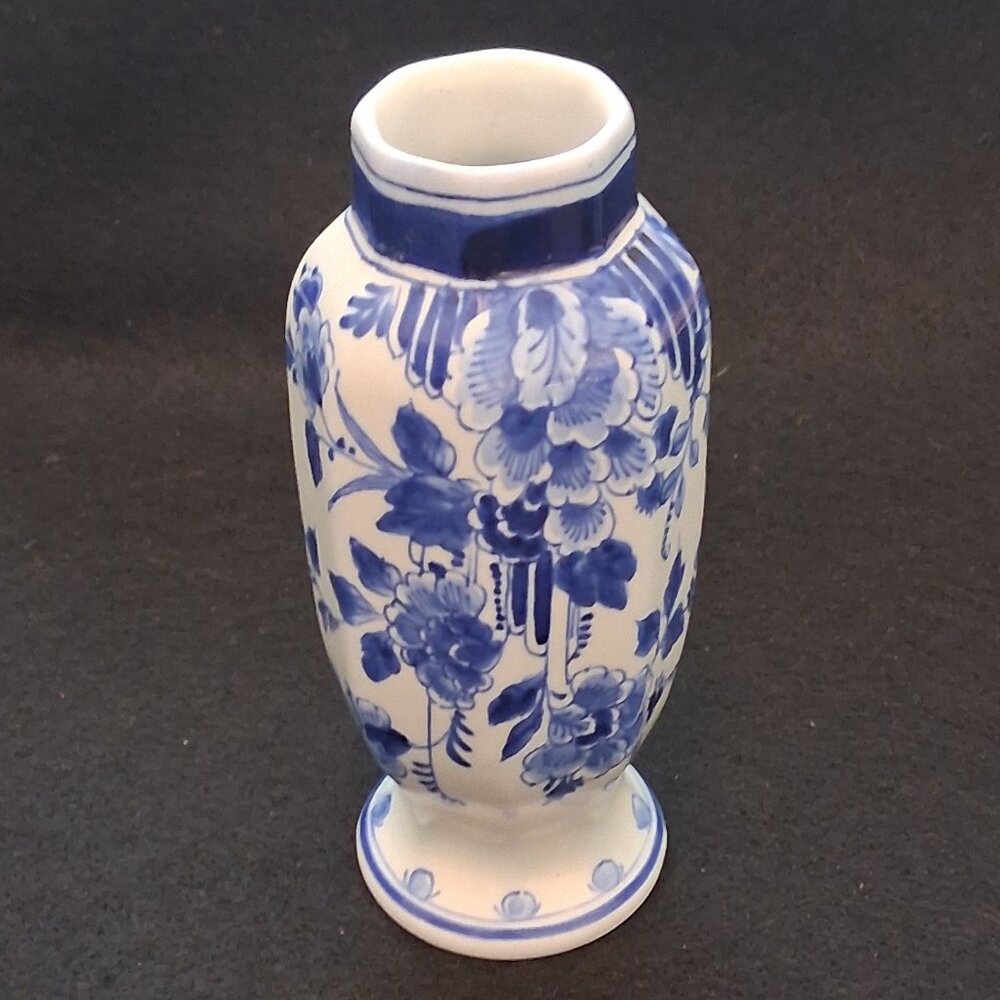 Royal 1969 Delft Hand Painted 5.5" Octagonal Vase De Porceleyne Fles MH van Oort